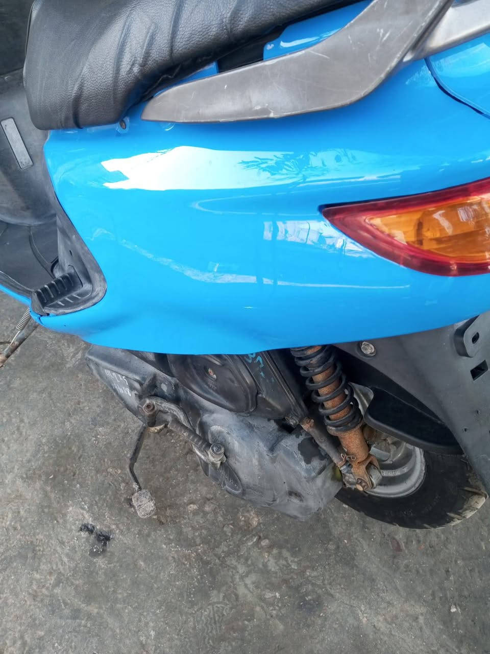 سلام عليكم دراجه فراشه حاويه السعر 450 وبيها مجال رقمي *********** مكاني اطوريج
