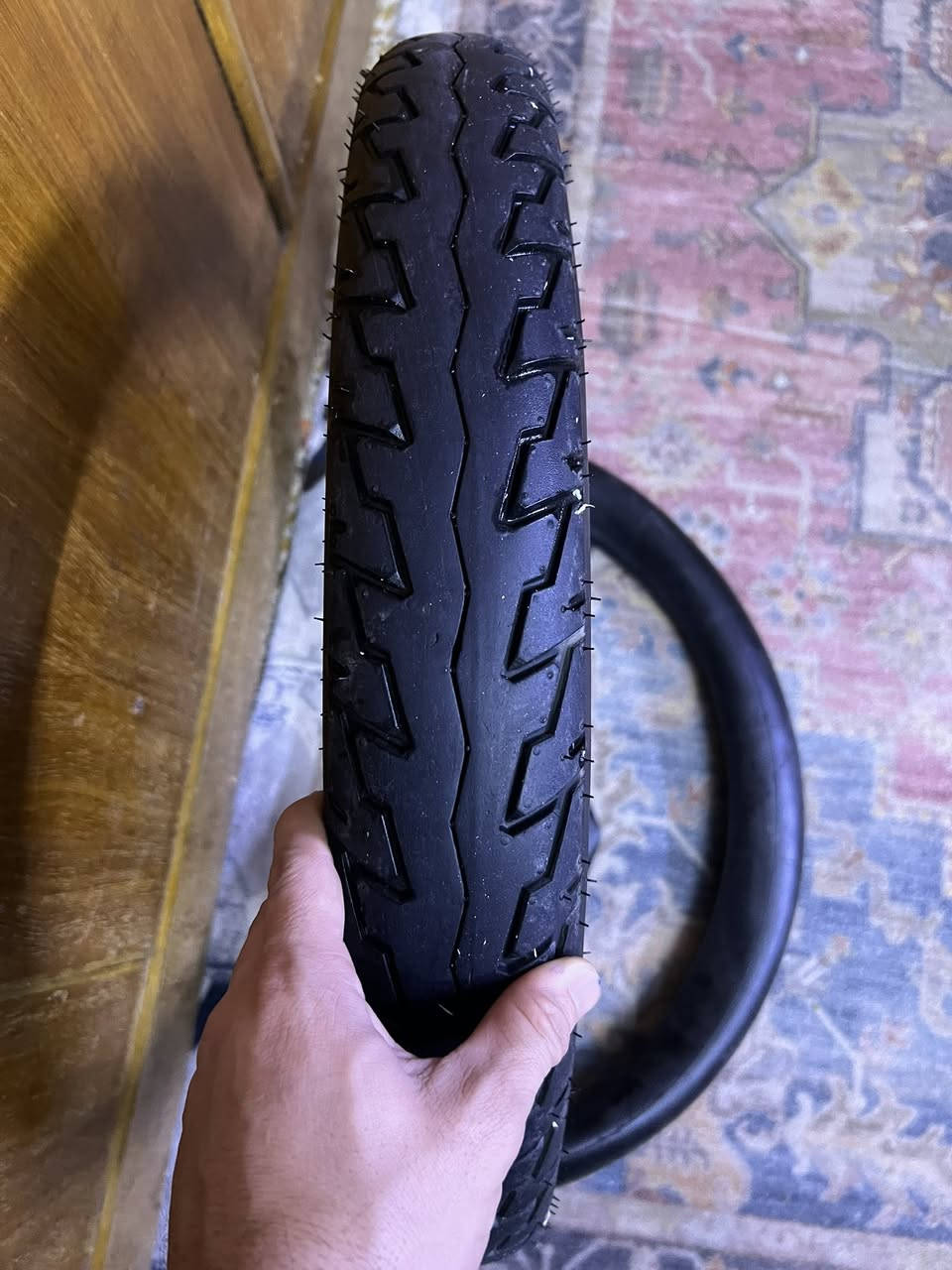 السلام عليكم تاير امامي 18/275ويا جوب او يصير جوبلس التاير مستعمل من المعرض للبيت كبل بدلته ابجبلي او هاذ جاي ابيعه الي يفيده هاذ الرقم ***********
