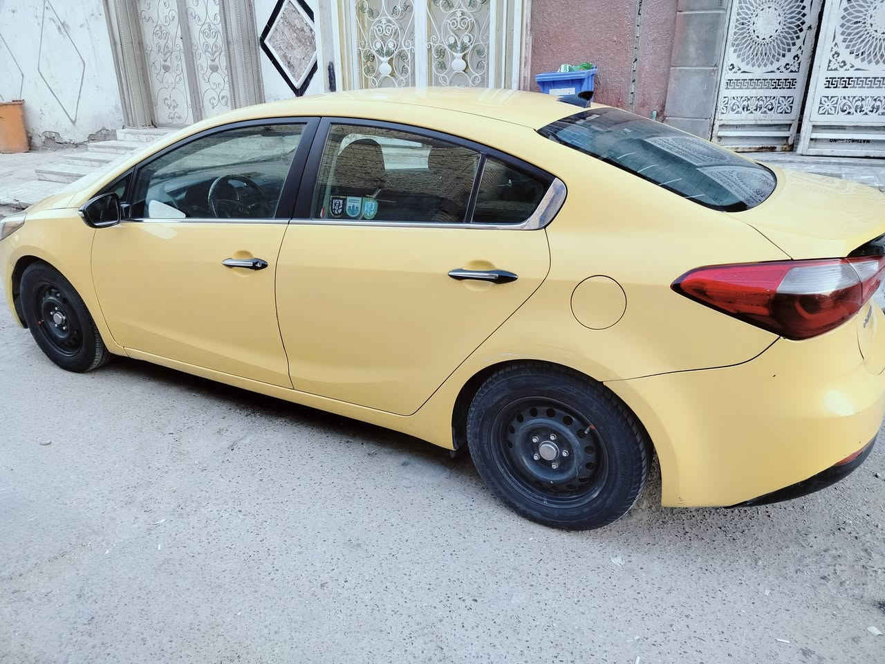 السلام عليك سيارة فورتي موديل 16 وارد أمريكي السعر 90 وبية مجال بسيط العنوان بغداد حي اور ام الكبر والغزلان رقم موبيل ***********
