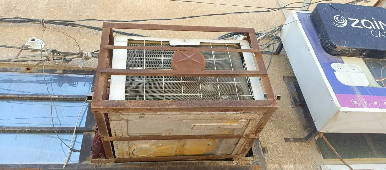 مكيف الحافض تبريد ثلج السعر 170 بي مجال بسيط والغلاف موجود مالته شرط الشغل كربلاء حي القادسيه ***********
