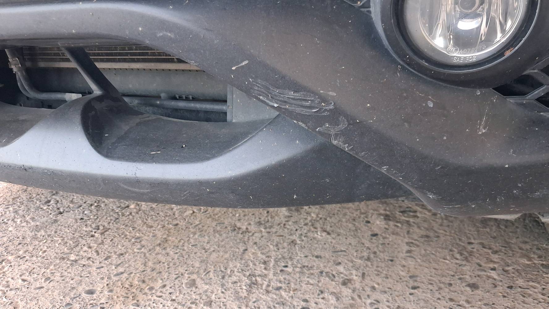 ماشيه 57 الف و مكينه مفتوحه نوع السيارة نيسان جوك ستيشن بدون تيربو مكينه 1600 تخم تايرات جدد موديل 2018رقم انكليزي