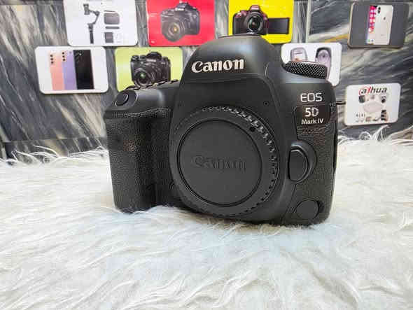 كانون 5 مارك 4 نظيفه جدا 95‎%‎
بدي فقط كارتون ملحقات اصليه 
السعر مليون و 500 الف 
مكاني بابل 
***********
