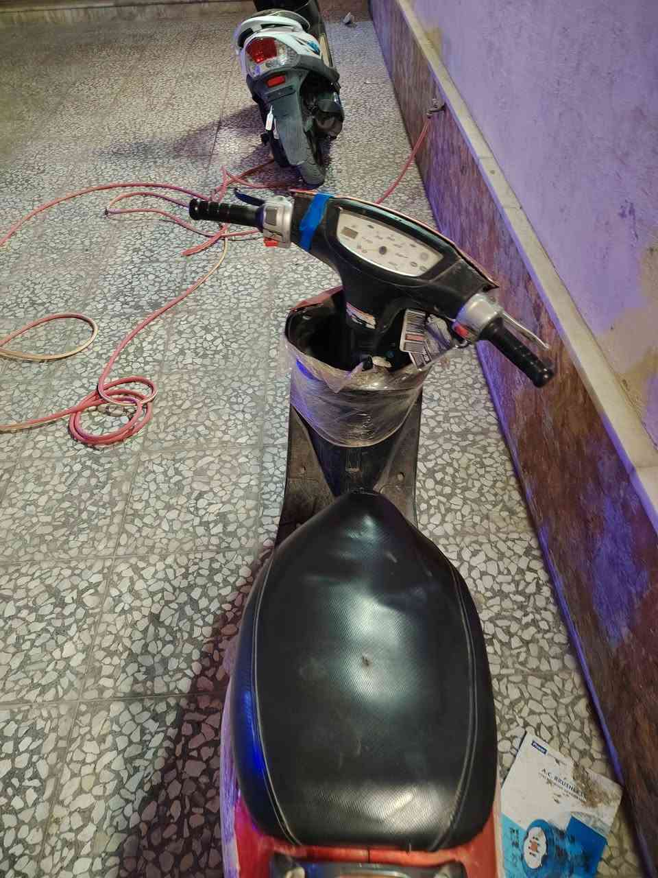 سلام عليكم دراجه عصفوريه للبيع الدراجه نضيفه خير من الله مجفته مره وحده شلعه ومعدل تخبل نقص فقط باتري السعر 300وبيها مجال مكانها بغداد البنوك للستفسار ***********
