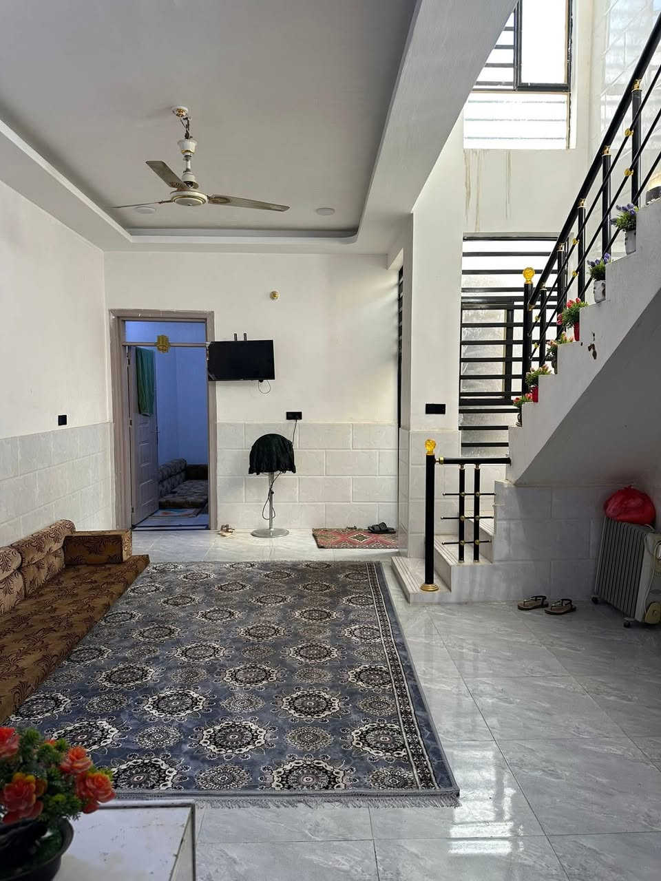 مكتب اكرم الحاتمي للعقار   ***********
==================================

    دار للبيع  المساحة 100 متر طابو صرف 

حي ميسان قطاع  24 عرض الشارع 12 متر 

==================================

يحتوي ع/ غرفة وصالة ومطبخ وأستقبال 

وصحيات داخلية وخارجية ومكشوفة وطارمة 
 
      بناء طابوق والسقف صب كونكريت 

     البيت جديد على شارع 12 متر تبليط 
             
          السعر  125 مليون  وبي مجال 

للاستفسار الاتصال بالرقم *********** وات سآب 

                او مراجعة المكتب 

         عنوان المكتب/ اكرم للعقار

          النجف الكوفة حي ميسان 

     شارع الكيات مقابل اسواق حليم
