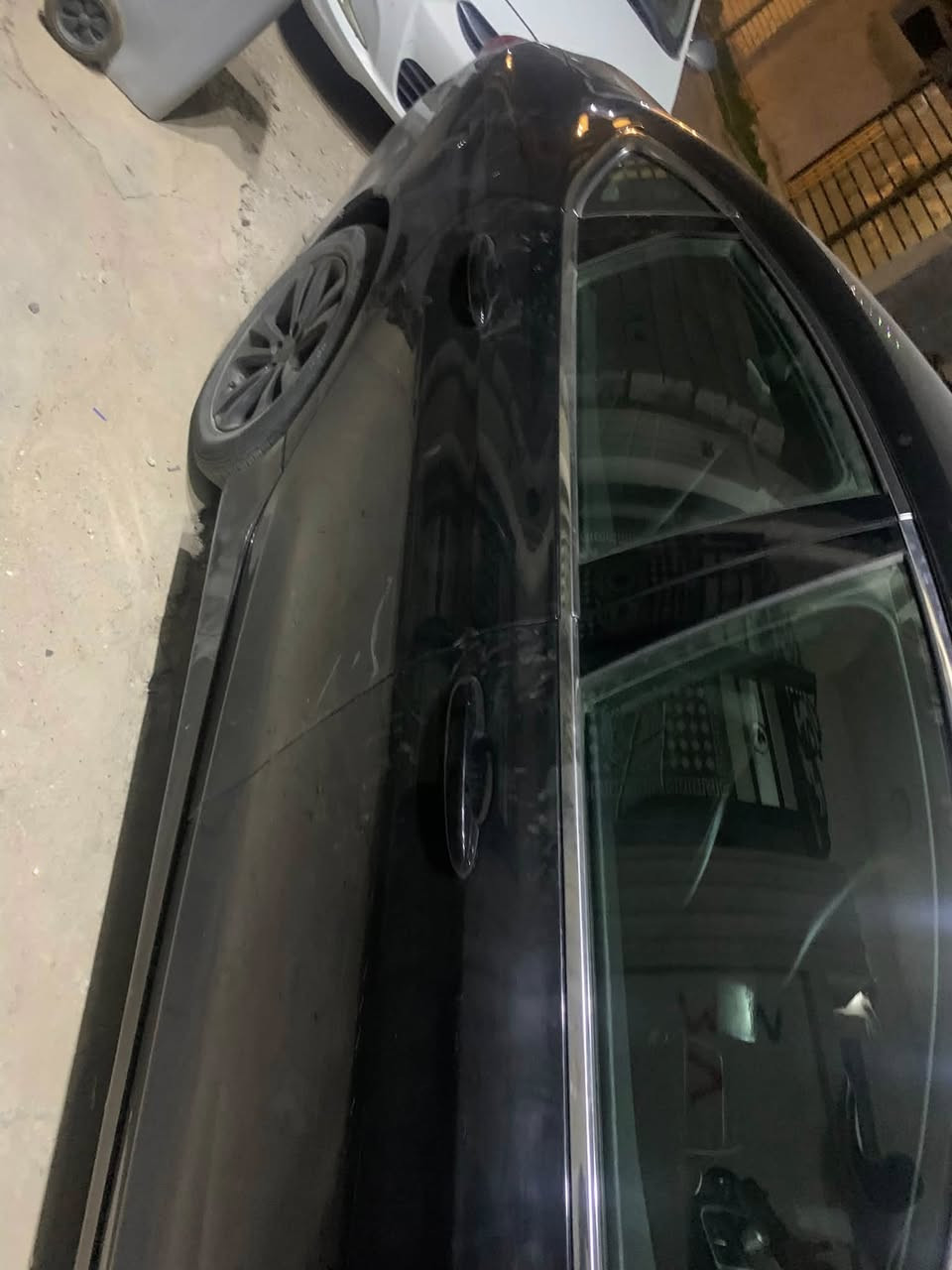 كرايسلر c200
مواصفات عادية

محرك اربعة سلندر

بيها جاملغ و شوية من الباب صبغ حادثها خارجي بدون داخل ولا ايرباك 

محرك مكفول و كير مكفول و السيارة شغالة ساعة و بيها برمجة مراوح 85 

صدر نظيف امامي خلفي و تايرات نظيفة

رقم شمالي باسمي

السعر 93 و بيها مجال للطيبين

عذرا على الصور بالليل بس ما عندي مجال اصورها و السيارة احلى من الصور بهواية للتواصل ***********
