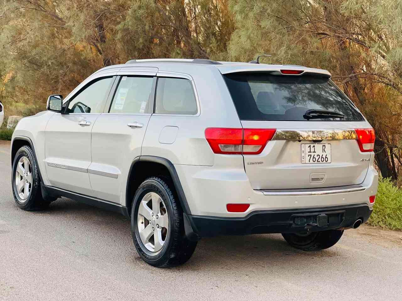 السلام عليكم للبيع Jeep موديل 2011 
امريكي فول مواصفات واحد على واحد فحته بصه كشنات جلد كشنات ثنين كهرباء فوريل رادار تحكم ستيرن اشاير بلمريء ويل كب كروم السيارة جديده بمعنى الكلمة بيها صبغ صفحه اثر جراد لا تبديل ولا داخل السونار مرفوق بل منشور محرك 6 سلندر 
كير محرك صدر تبريد كله جديد رقم بغداد بأسمي 
السعر : 135 بيها مجال 
مكان بغداد 
الاستفسار : *********** بغداد, العراق
