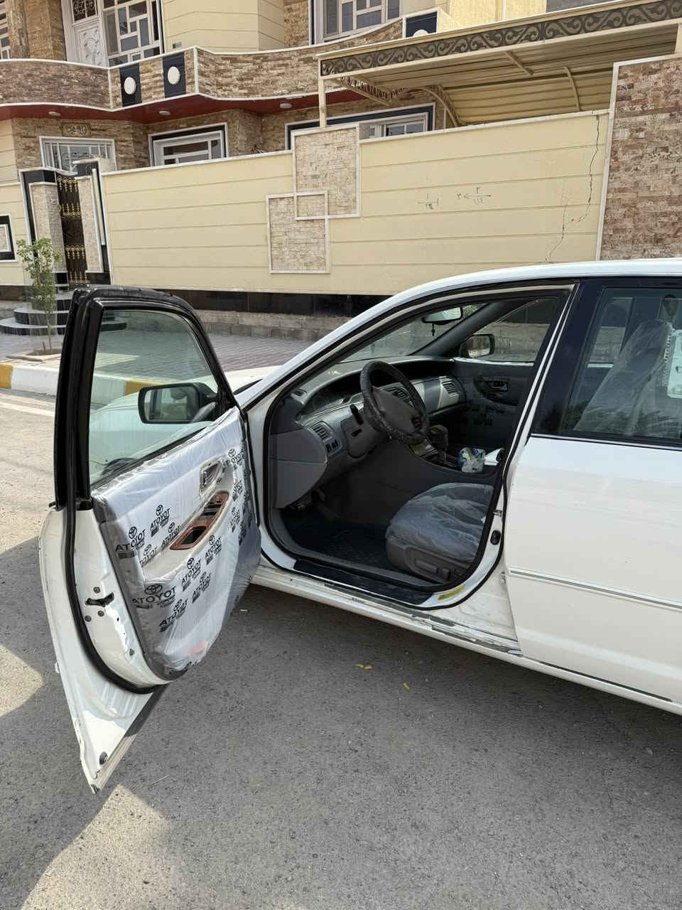 السلام عليكم 
افلون لون صدفي
موديل ٢٠٠١
صبغ حزام
صدر امامي وخلفي جديد
كير ومحرك مكفولات
فتحة
مابيها اي نقص ولله الحمد
السعر ٦٨ وبيها مجال شوية حگ الجية
العنوان/ ديالى 
الاتصال/ ***********
