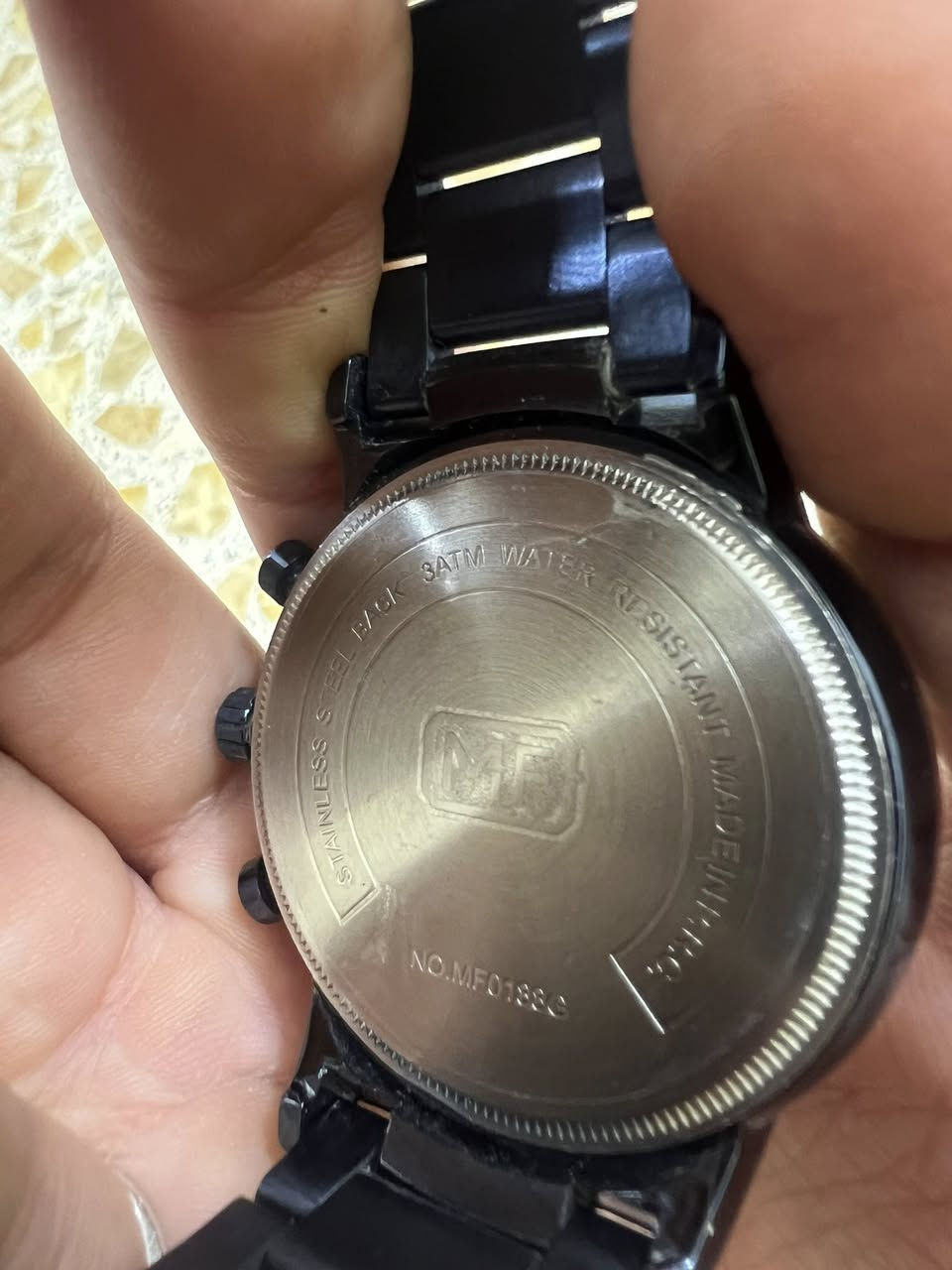 سلام عليكم 
للبيع ساعه MINI FOCUS 
نظافه 99‎%‎
سناتر شغاله
مكينه ياباني 
رقم الهاتف :***********
العنوان الامين الثانيه
