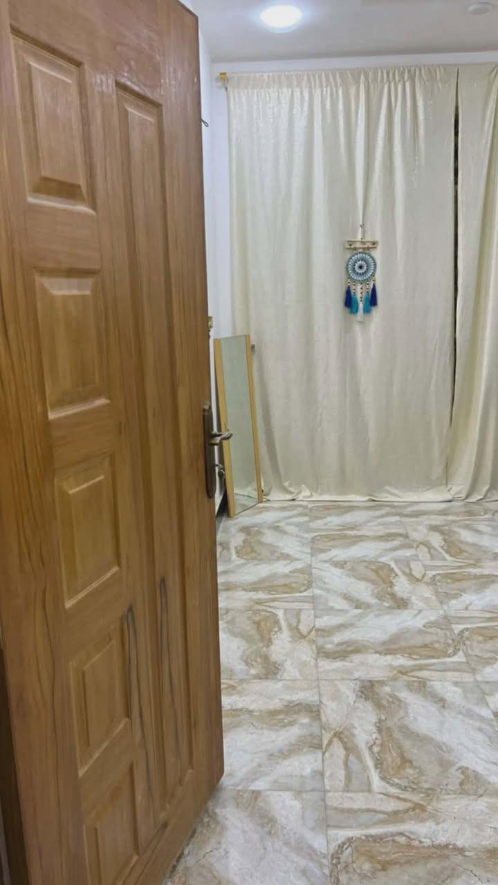 للبيع بيت 50 متر طابقين الواجهه 4 والنزال 12 ونص بالخطيب الزراعي شارع خولة قبل اسواق عبودي بفرع البيت بعده جديد يحتوي على استقبال ومطبخ وغرفة نوم وصحيات وفوك غرفتين نوم وحمام والطابق الثالث بيتونة وسطحين  السعر خاص الاستفسار ***********

