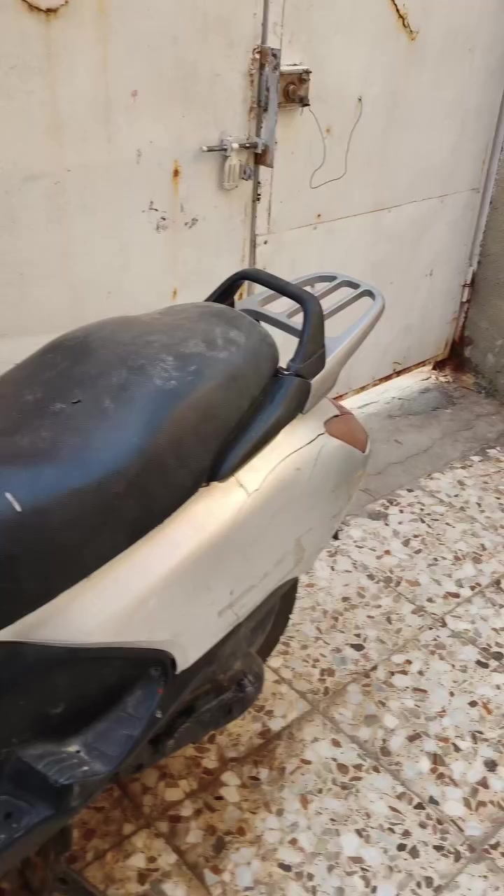 السلام عليكم اسبيسي العدد 4 الدراجات كلهن شغالات بس ابيع كوم حديد متروكات  سعر الوحده 300قفل 
وهذه رقمي ***********
