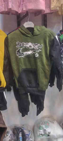 ملابس شتوي من سنه وحتى تسع سنوات بناتي وولادي سعره فقط 5000 دينار ***********
