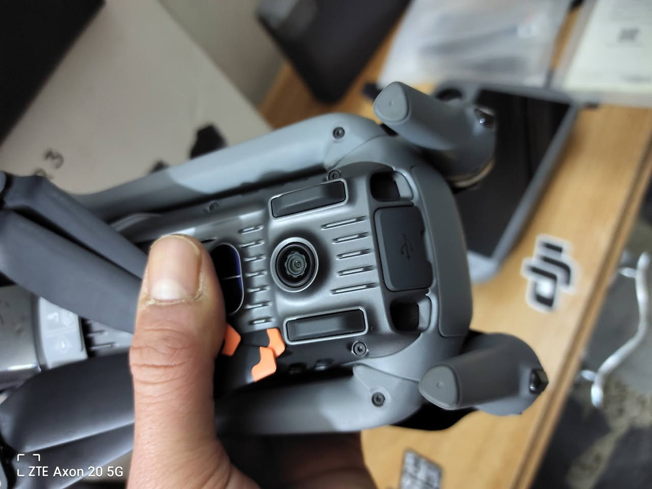 السلام عليكم 
dji.  AIR3. KOMPO 
اير ثري كومبو جديد ستعمال فحص ففقط 
طايره 3دقايق مو اكثر 
جدددديد 
ملحقات كامل مثل مموضح بصوره 
كومبو 
السعر مليون 850 
مكاني بغداد الاعضميه 
توصيل جميع محافضات 
***********
شباب اني ماطلع درون اذا ماستلم عربون عليهه 
بدون إخراج 
والي ميثق بيه ليشتري مني 
تحياتي
