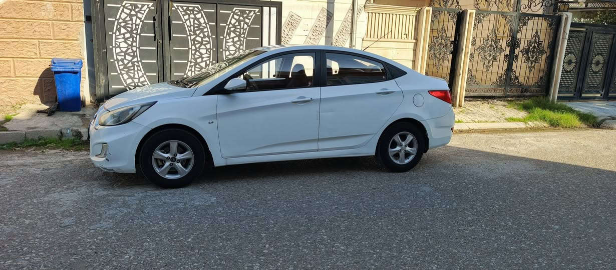 اكسنت موديل 2011
سنوية وهزة جديد  لحد شهر السادس
رقم جديد دولي 
4, تايرات جديدة 
سيارة ما ناقصها شي كله جديد 
سيارة بيها بونيد صبغ وجامرلغ خلفي سكن صبغ فقط وبي مكانين تعديل صغار
ومكينة مبدل كازكيت بيدي انطيك بشرط 
السعر 105 وبيها مجال للاتصال ***********
