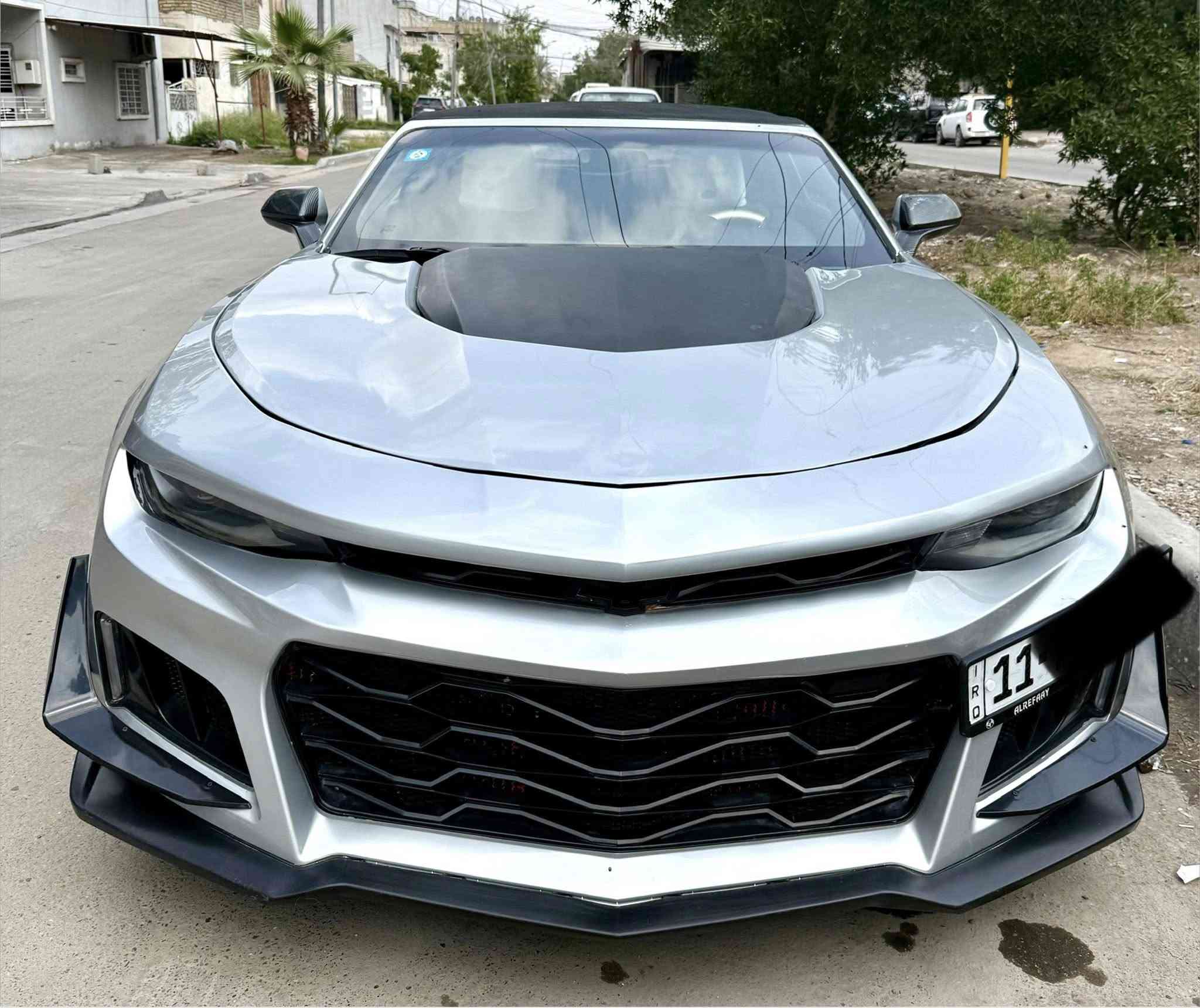 السلام عليكم 

للبيع او مراوس حسب القناعه   💯

شوفر كمارو كشف   ✅
موديل ٢٠١٧ ✅
محرك ٦ سلندر ٣٦٠٠ نظيف جدا  ✅
لون رصاصي  ✅
صدر امامي نص عمر✅
 صدر خلفي نظيف  ✅
شاشه كبيره  ✅
كاميرا خلفيه ✅
سستم صوت ✅
كشنات مخمل بلادي✅
كشنات كهرباء  ✅
كير اوتو نظيف جدا ✅
بجم زنون ✅
لايتات عدسه ✅

عليها إضافات :
بجم zl1  
لايتات حاجب احمر 
عدسات  
كفرات باتمان
دوسات زت ون
سكوبات جانبيه
سبويلر اصل  
دفيوزر زت ون 
بنيد zl1  

حادث السياره جاملغ عكس السايق فقط ومصبوغ جاملغ وباب عكس يعني ٣ قطع  .

السياره حلوه  بالحقيقه احلى من الصور ترايها كلش حلو  .

رقمً بغداد إنكليزي سنويه جديده وهزه جديده باسمي شرط التحويل ثاني يوم .

مكاني بغداد الاعظميه .

السعربالنسبه لهيج نظافه مناسب جدا ((١١٠ ورقه )) وبيها مجال حك الجيه وأي نقص بيها أنزله  .

***********

أ.مروان النعيمي 

صلي ع نبيك 💯
