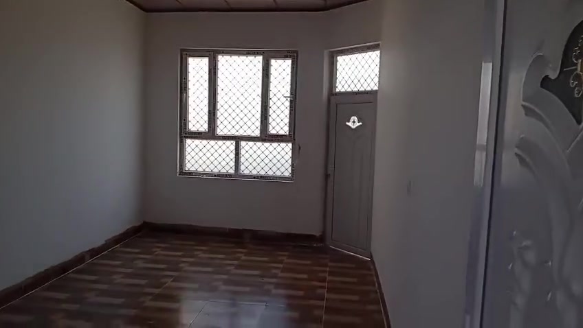 للبيع مساحه ١٥٠ مكان حي الملاين الثانيه طابق الارضي غرفه ومشتمل وهول ومطبخ واستقبال وطابق الثاني غرفتين نوم وهول بناء نضيف وبادلو خدمات متوفرا سعر البيت ٧٥ وبي مجال خابر وتدلل *********** واتساب موجود ***********
