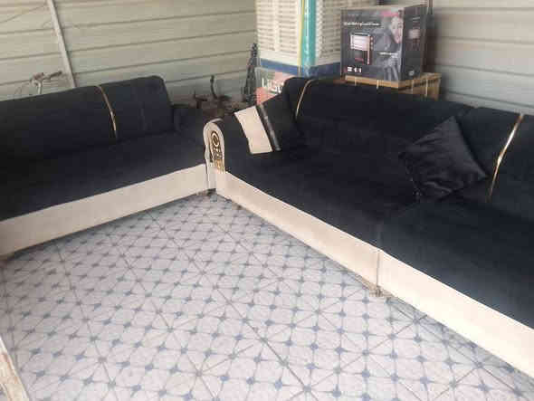 ديوان 12 مقعد سعره 150 مجمع حطين مقابيل المنتزه ***********
