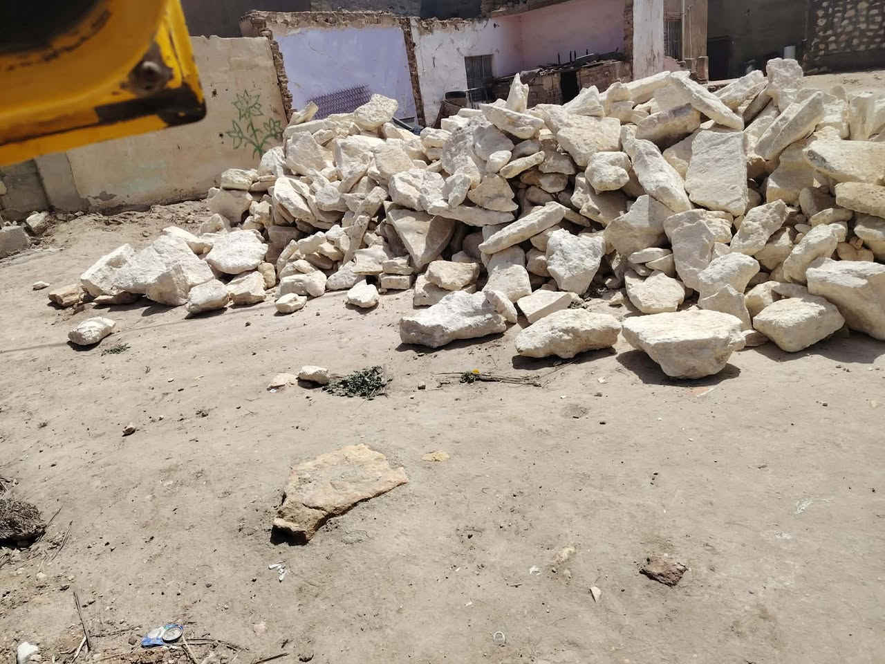 مستعدون لتجهيز الحجر
اساس
بناء 
تخليف 
للاتصال ***********
