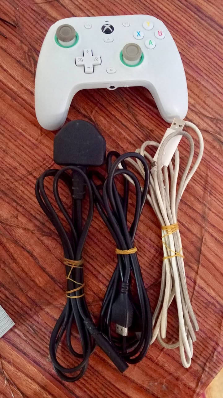 السلام عليكم جهاز اكس بوكس وان S ذاكره 1T
مع يده سير 
واير HDI و واير تشغيل و واير اليده 
مع كامل ملحقاته مخلص اشتراك كيم باص 
ما مفتوح نضافه 98% السعر 200 وبي مجال حك الجيه تواصل خاص العنوان بغداد حي ور ام الكبر والغزلان قرب تقاطع الكياره


**إذا كنت صاحب هذا الإعلان وتريد حذفه لأي سبب، رجاءا أرسل رسالة إلى الدعم الفني**