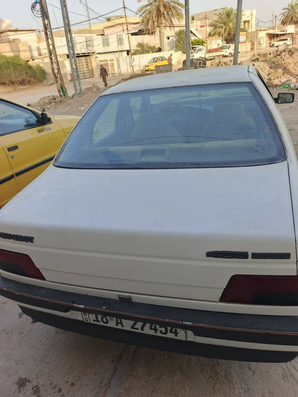 السلام عليكم بيجو 405 مديل 12 كير ومكينه جدد كهربائياته كله شغاله مبدل بيه جاملغ امامي بدون دواخل سياره جاهزه مال جناي ربع مذب عليه حداديه و وره وكدام جدد تبريد ملضومه جديدة سياره بسمي هزه جديده سنويه اليوم استلمته السنويه ال ٢٨ مكان حله مركز مدينة سعر 35وبيه مجال رقم ***********

