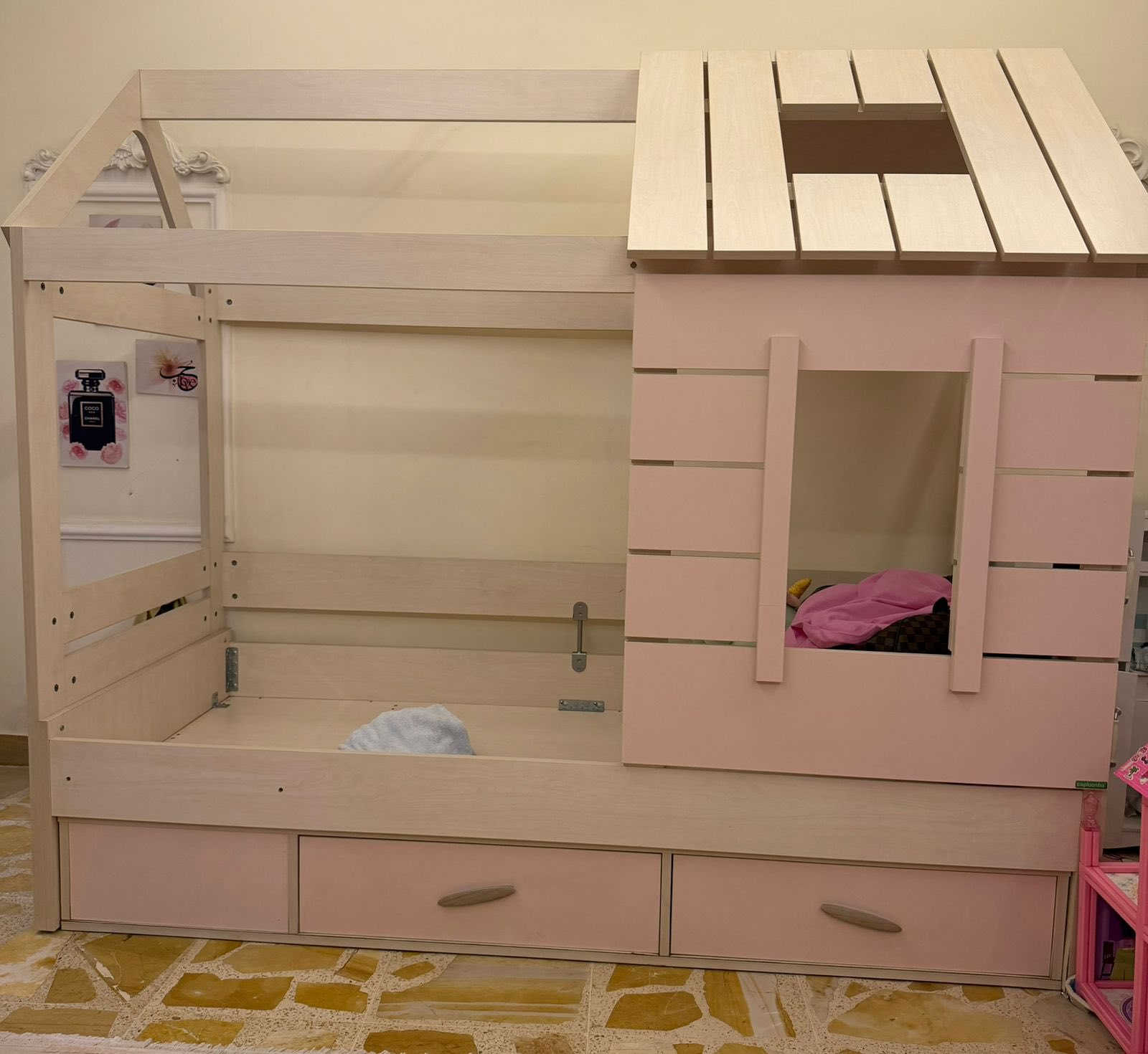 غرفة اطفال نظيفة جداً
الضرر موضح بلصوره 
للاستفسار على السعر بلخاص


**إذا كنت صاحب هذا الإعلان وتريد حذفه لأي سبب، رجاءا أرسل رسالة إلى الدعم الفني**