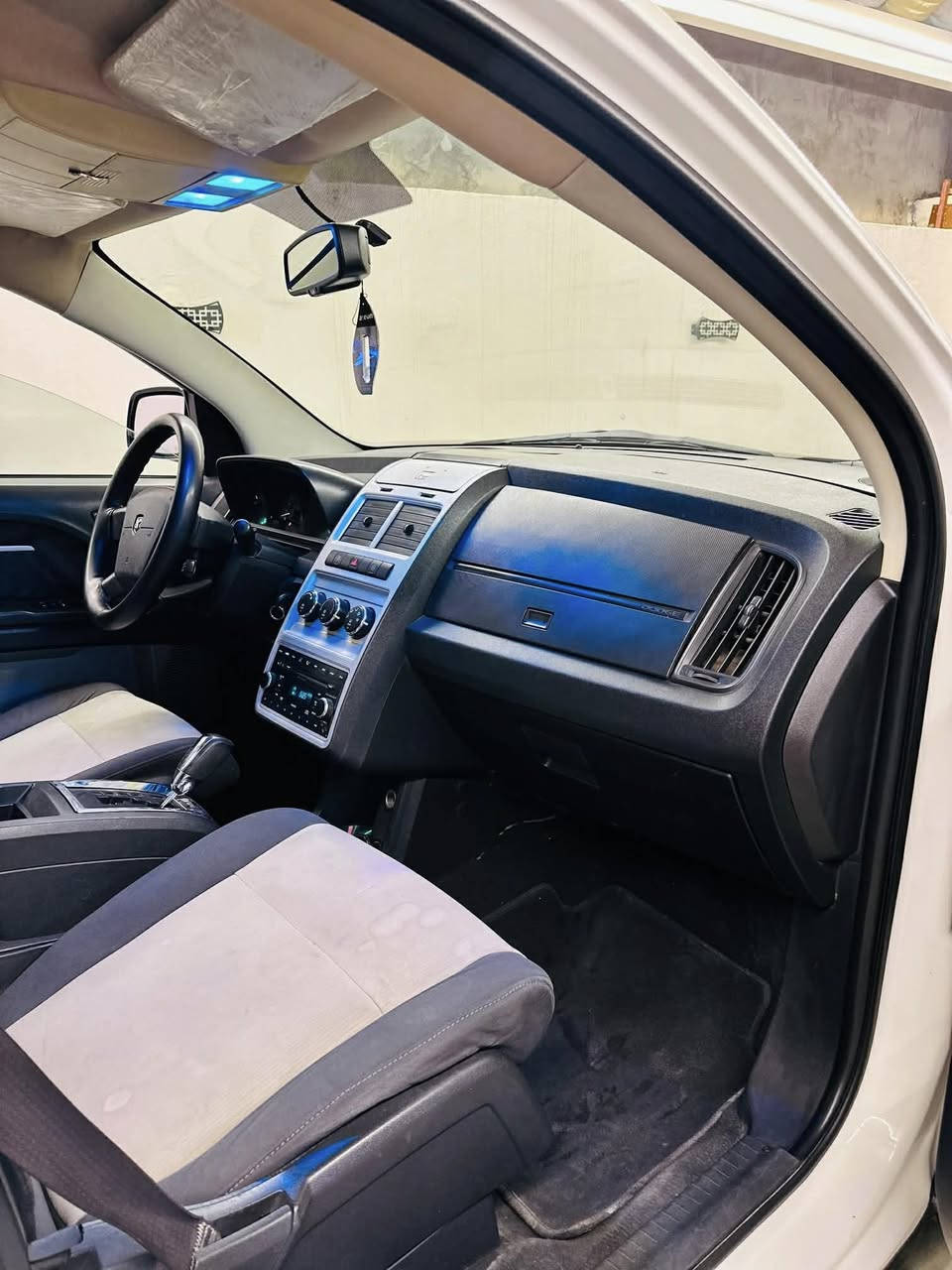 السلام عليكم للمراوس بسياره باخره دوج جورني 2009 سته سلندر 3500 سبعه راكب العنوان بغداد جاهزه السياره***********
