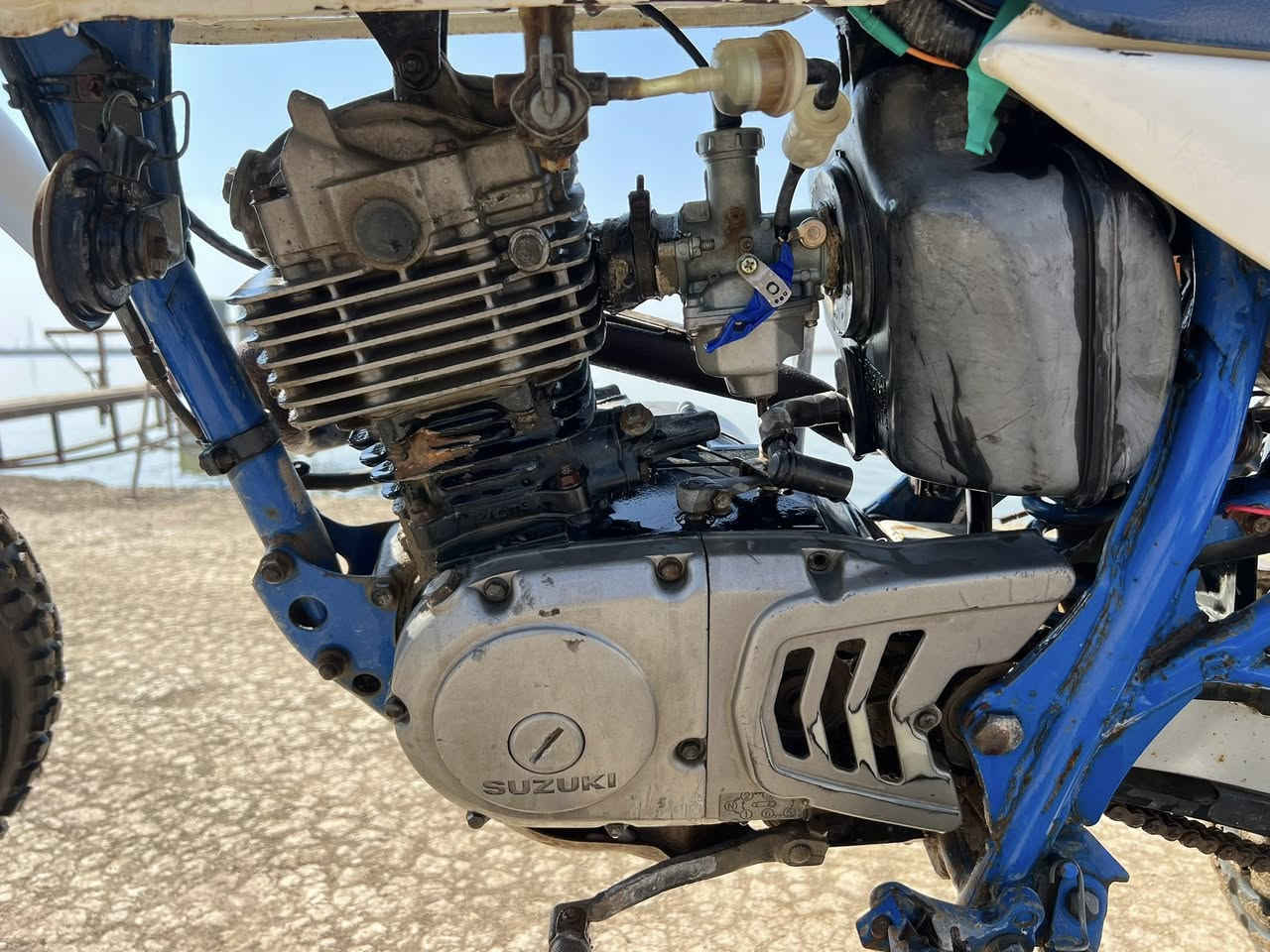 سلام عليكم دراجه Suzuki Sx 125 R قفاز للبيع موديل 1998دراجه نضيفة محرك نضيف خير من الله أوراق كامله من كلشي السعر 950 وبيها مجال للطيبين المكان بغداد المشاهدة رقم الهاتف ‭0780 767 5479‬
