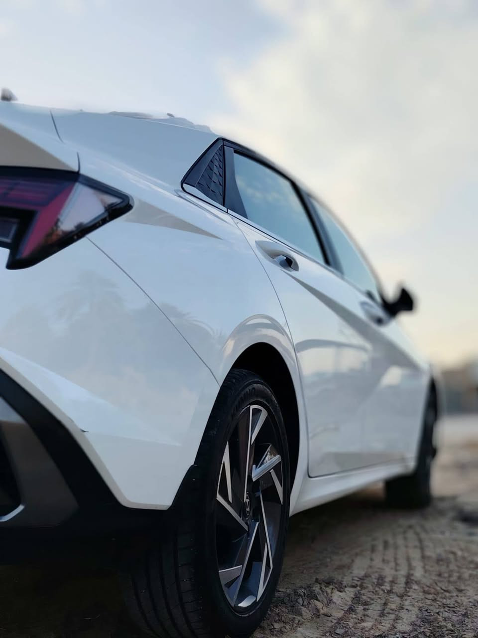 سلام عليكم
النترا 2025 خليجي كوري.   جديده كفاله عامه 
مكينه 2000. 
ماشيه 24 k
المواصفات
فول
فتحه 
بصمه +بصمه ابواب + يدات ترحيب. + جنطه ذكيه
 شاحن لاسلكي.
كشنات مخمل اوف وايت
شاشه ديجيتال 
تشغيل عن بعد
بصمتين
وبعد بيه مواصفات
رقم بغداد الدولي
مكانها كربلاء 
*********** 
***********.    السعر 198 وبيه مجال
