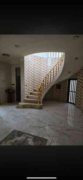 السلام عليكم 
بيت للايجار 
المساحه//٢٠٠متر 
يتكون //٢غرف نوم/صاله/هول/مطبخ/مجمع صحيات 
الموقع//حله شارع ٨٠ مال كربلاء خلف بانزين خانه قريب شارع ٨٠
للاستفسار//مراجعة مكتب أضواء المدينه 
الكائن//حله شارع ٨٠ مقابل أسماك الشجيري 
او إتصال على الأرقام 
《《***********》》
{{ باادارة رياض الخفاجي }}
