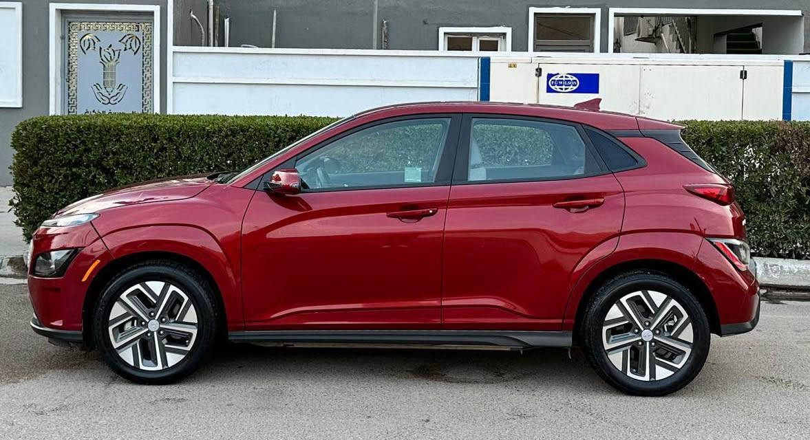 السلام عليكم 
هونداي كونا  2023 electric شحن كهرباء وارد امريكي حادثهة بنيد باردوجاملغ بارد السياره بدون صبغ فقط دعاميه السيارة فول عدا الفتحة ماشية 42 الف 
مكان السيارة بغداد العامرية 
السعر 148 وبيهة مجال بسيط 
*********** بغداد, العراق
