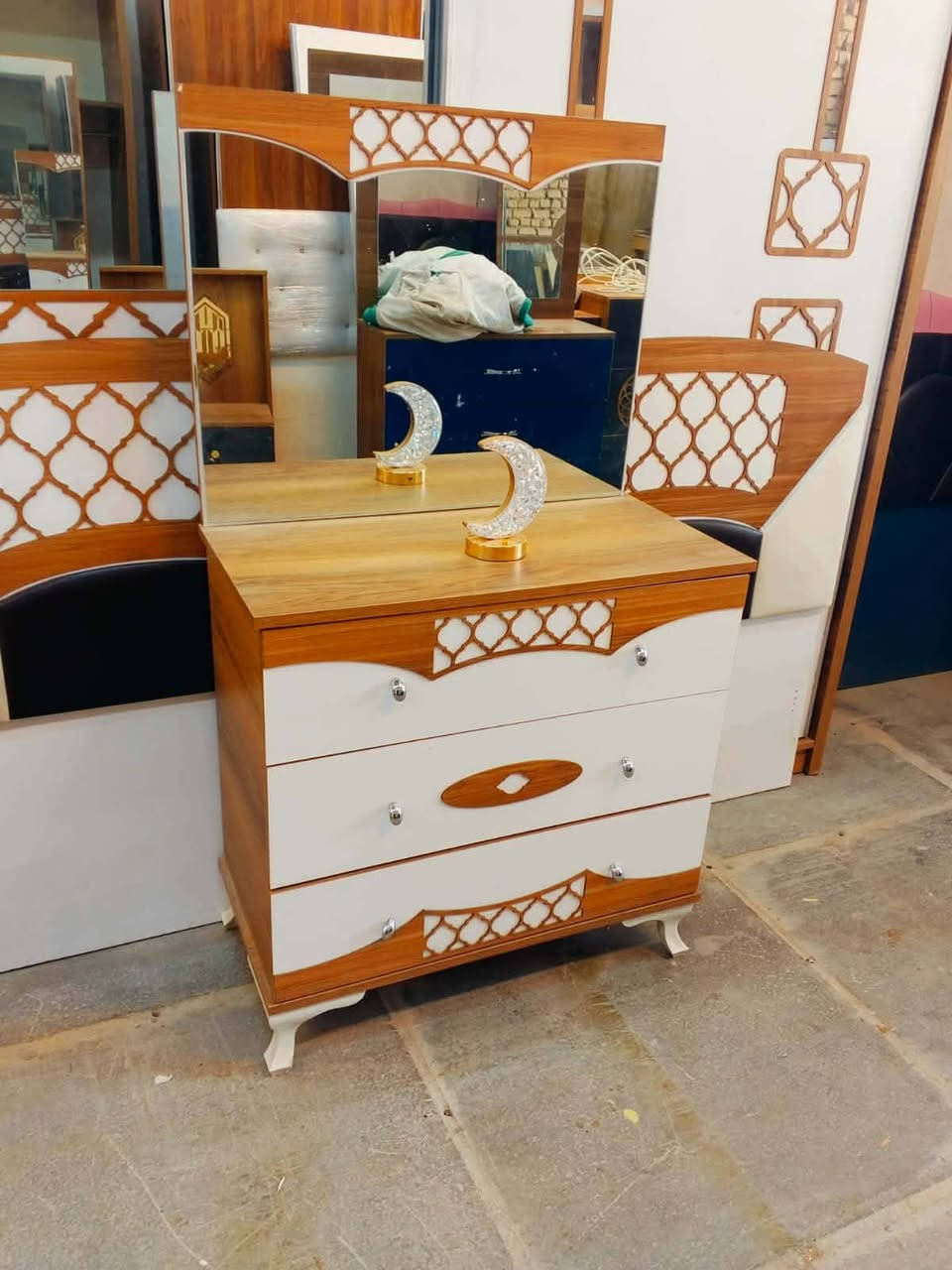 مع الشد ونقل 400 للحجز  ***********9
