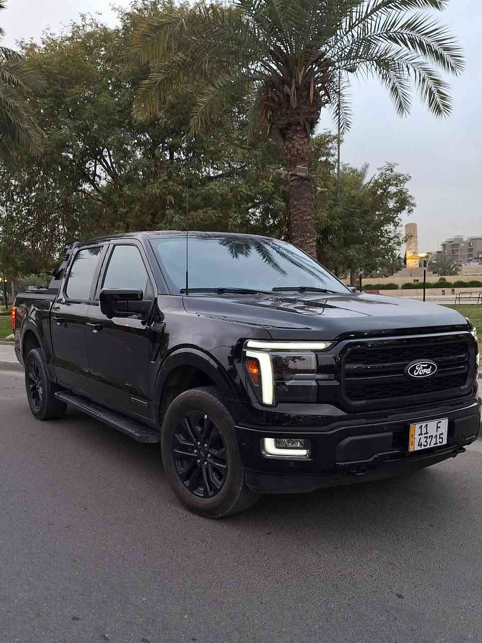 FORD F150 LARIAT 2024
السلام عليكم 
فورد F150 هايبرد للبيع
الموديل : 2024
 باب طويل بدي قصير  
المواصفات : لاريات 
المحرك : 3.5 توين توربو هايبرد
ناقل الحركة : 10 غيارات
عداد المسافة : 9000ml
اللون : اسود ملكي (ميتالك شذرة ذهبي)

المواصفات
حساسات امامي وخلفي
كامرات 360
رادارات امامي وخلفي وجانبي
مثبت سرعة تفاعلي
دفع رباعي وثنائي ، دبل ثقيل دبل خفيف
تدفئة وتبريد المقاعد الامامية
مقاعد بحركة كهربائية كاملة
تحكم كهربائي لعجلة القيادة 
ثلاث وضعيات خزن لمقعد السائق
وباقي مواصفات اللاريات المعروفة 
حادث باب خلف السائق فقط مبدل بباب نفس اللون 
رقم المالك : ***********
