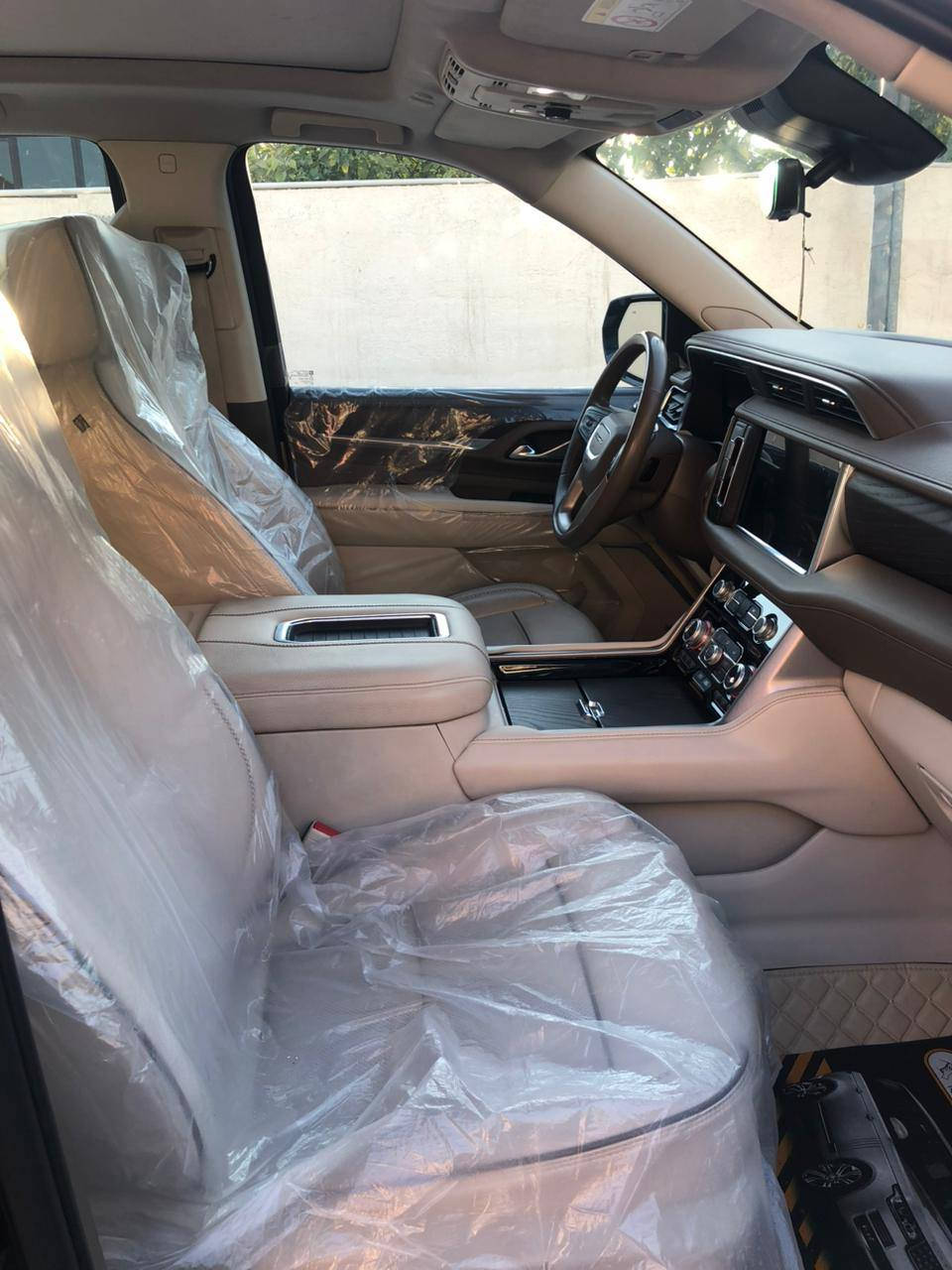 جسمي دنيالي موديل 2023 وكالة المنصور ماشية 46 موصفاته معروفه السيارة مكفولة عدا طعجة صغيرة راجعه بي ديار وصار بيه كارت عل كد إصبع تقريبا بالباب الخلفي السيارة مغلفة بي بي إف 20 ورقة مكينه وكير ما مفتوح والسيارة جديدة السعر 53 وبيه مجال وهذا رقمي الشراي يتصل ***********
