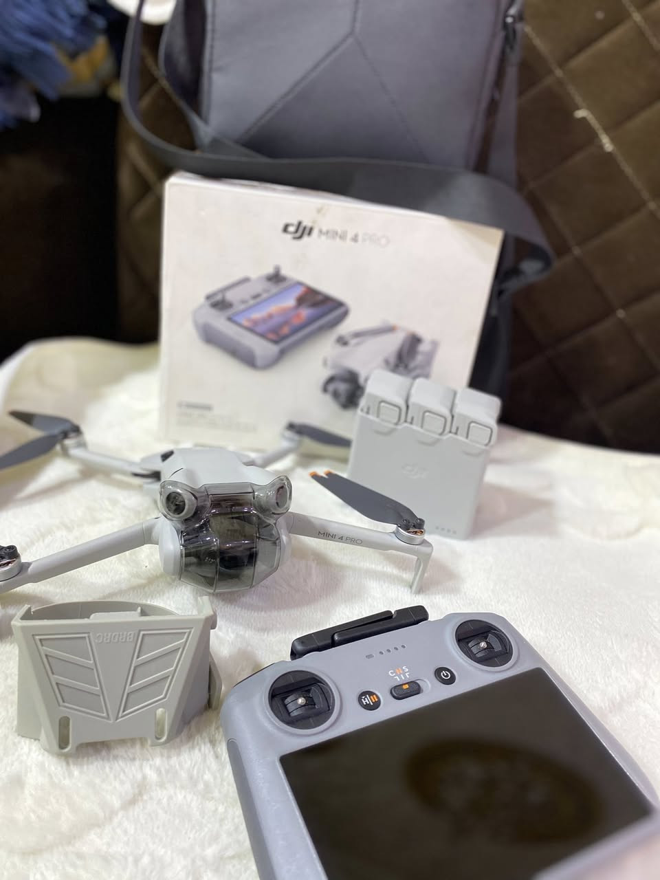 يالله السلام عليكم
ميني 4 كومبو بلاص السعر مليون و400
ميني 3 كومبو بلاص السعر مليون و100
افاتا درون فقط وبطاريه وحده وريش وجنطه جديده كبس شرركه  فقط السعر مليون 
توصيل بغداد فقط للتواصل ***********
