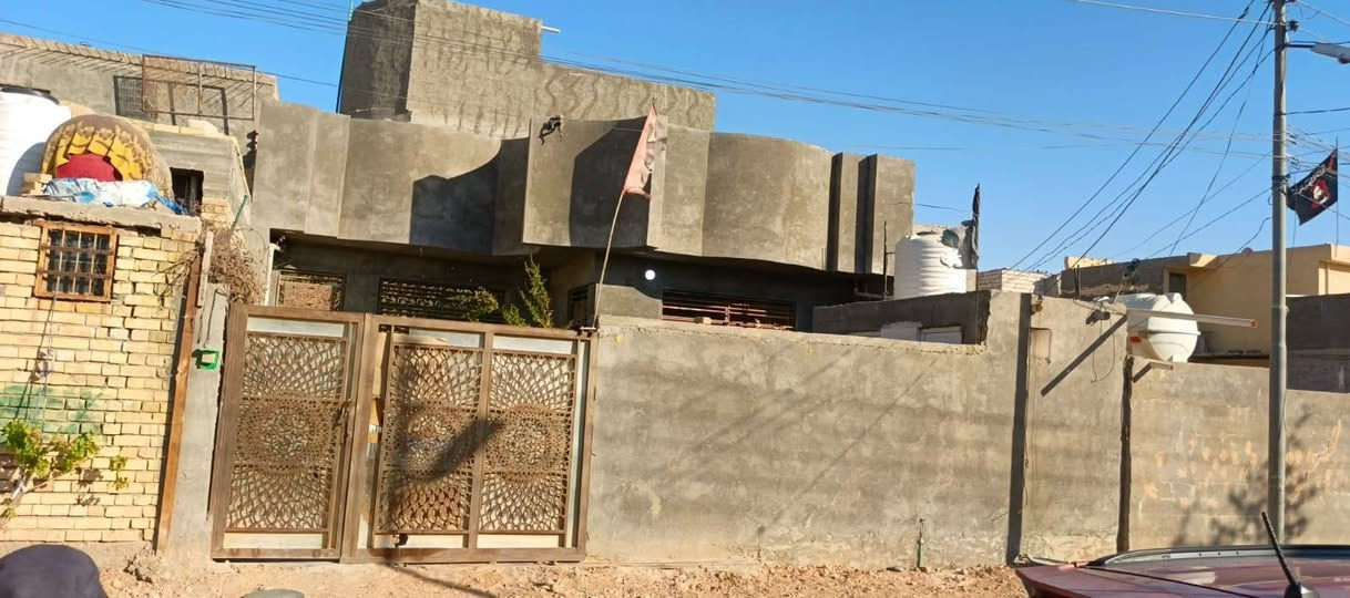اسلام عليكم بيت. مساحه 220 متر. في الأمن الداخلي منطقه 23   بناء جديد  البيت غرف عدد 2 ومطبخ وصحيات داخليه و خارجيه. وصاله واستقبال. خريطه حلوه ومرتبه.    السعر 135.   للاستفسار الاتصال عله الرقم 
 ‏‪***********‬‏
