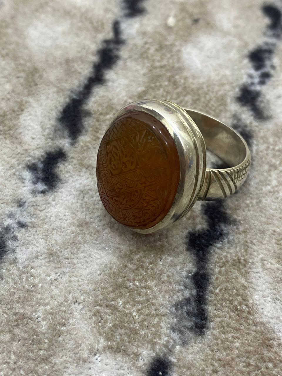 خاتم يماني عسلي مزعفر منقوش عليها علي ولي الله و منقوش عليها وذنون كاملة نقش بارجيست صياغة النجف قياس الخاتم ٢٣ السعر خاص....


**إذا كنت صاحب هذا الإعلان وتريد حذفه لأي سبب، رجاءا أرسل رسالة إلى الدعم الفني**