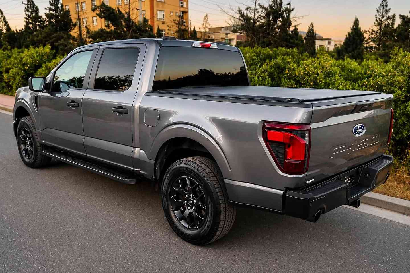 فورد F150
مكينه 2.7 توربو
شكل جديد
ماشيه 9 الف فقط
واحد جاملغ صبغ
باب طويل بودى قصير
موصفات FX4
شاشه كبير
كيج الكترونى 
دبل اكسل 4*4
بريك كهربائي 
اوتو هولد
تحديد سرعه
رادار
ستيرن هيتر
كاميرا
شحن موبايل
بعد هوايه موصفات
295$ - ***********
