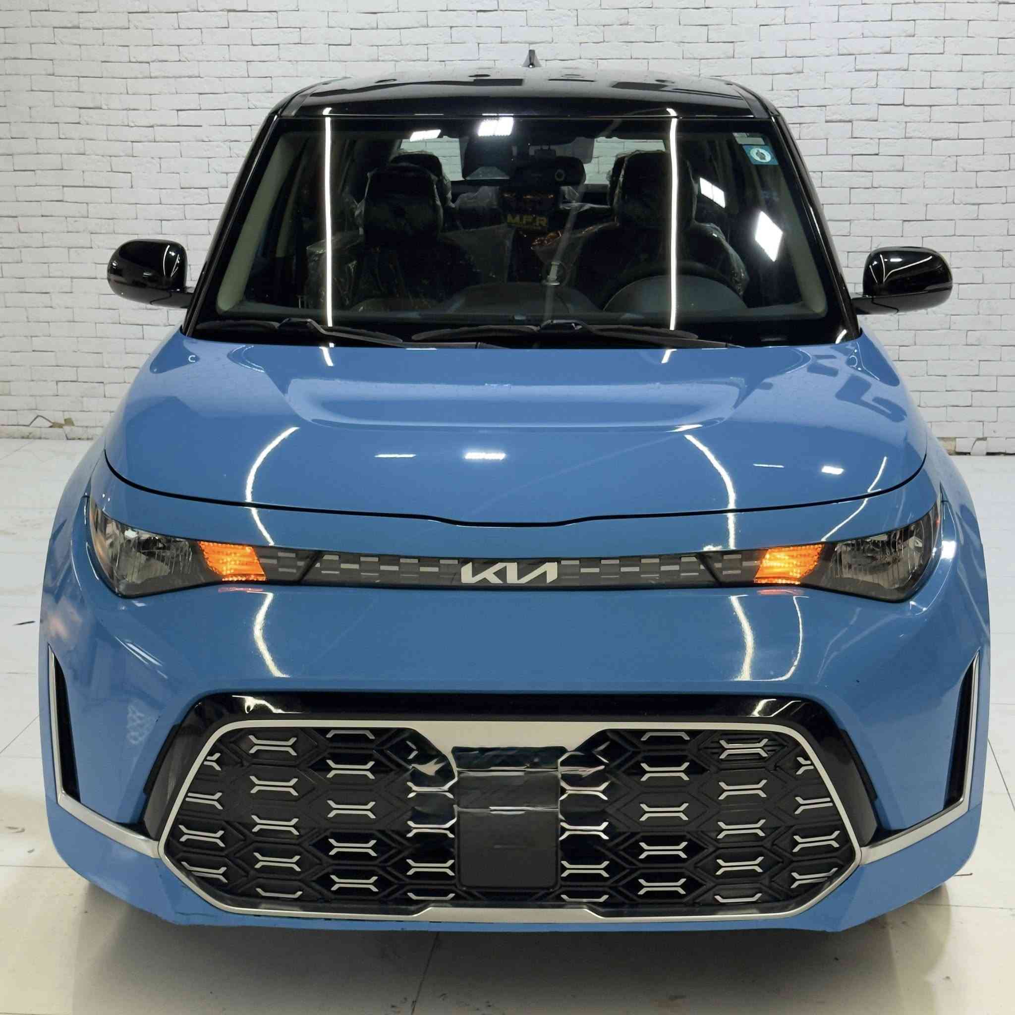 السلام عليكم
KIA SOUL  2023
وارد امريكي 
تو كلر
ماشيه 65,000km 
مرقم بغداد مكانها بغداد القاهرة 
حادث خلفي قبق جنطه تبديل  وجاملغ خلفي صبغ جهة سايق
بدون اي ايرباك 

كفاله شواصي لغود ايرباكات صدر راديترات كير مكينه 

مواصفات
    محرك 2.0 لتر 4 سلندر
    شاشة وسطية من 8 إلى 10.25
    دعم Apple CarPlay و Android Auto 
    كاميرا خلفية
    نظام المحافظة على المسار والتنبيه من التصادم الأمامي
    مثبت سرعة
    اشاير بل مري 
    بصمه تشغيل عن بعد
     شاحن لاسلكي
      وبعد بيها مواصفات 

رقم الشاصي: KNDJ53AU4P7191738

السياره مال بيت اني مستوردها على ايدي وكلش نضيفه وصور كدامك داخلها يلمع كشنات صندوك تنتة ارضيات بس بيها طخات خفيفه جاملغ امامي  جهة سايق وجاملغ خلفي عكس سايق لانهو سياره طبكتها بشارع 
وبيها كم شخط مصورهم راسلني ادزلك ياهم 
السياره كلش نظيفه حيل  ما متعوبه ولا مال شغل ولا حته طالع بيها محافظات  تعال افحص وشوف
السعر156$ وبيها مجال

رقم:***********
