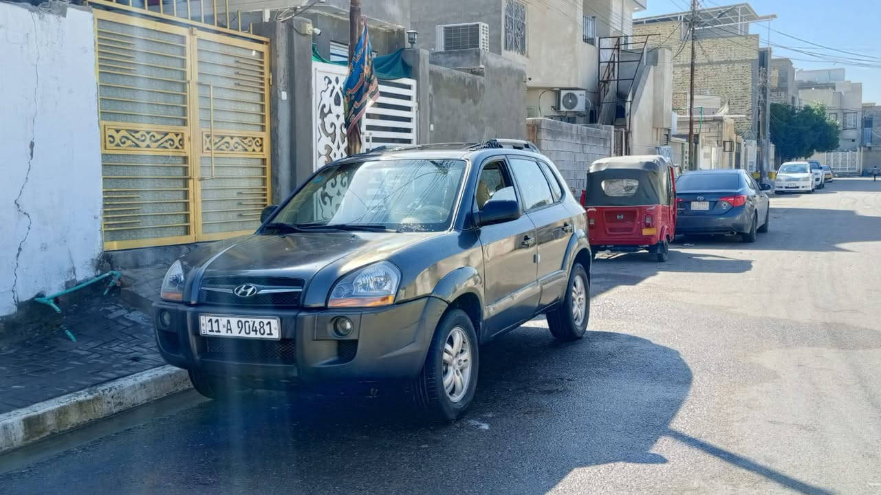 السلام عليكم توسان لبيع مديل ٢٠٠٩ رقم بغداد دولي سنويا  ل٣٠ راعيه يمي بل بصره السياره جاهزه مكينه شادله جديده كير جديد تايرات حداده كله جاهزه لايتات ماخذله جديد منضومه زنون شاشه فتحه بيه صبغ احزام بدون ضربه مكفوله من لضربه سعر وبيه90 مجال *********** مكانه لبصره
