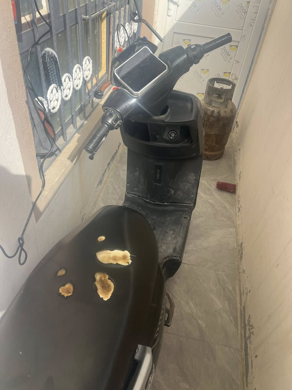 سلام عليكم دراجه شحن للبيع سعرها 250الف  رقم الهاتف ***********
