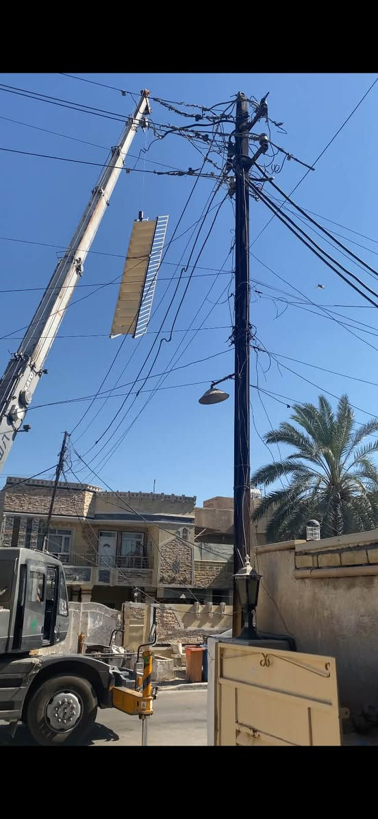 درج حديد للبيع ثقيل جدا الجوانب شيلمان 4 انج الجانبين محجر الطول  5  متر عرض  96  سم عرض الباية  90 سم الدرج مفتوح بالارض في منطقة حي الخضراء ببغداد  لازم يرفع  بكرين عند البيع للاستفسار  الاتصال 
***********  ابو حمد
