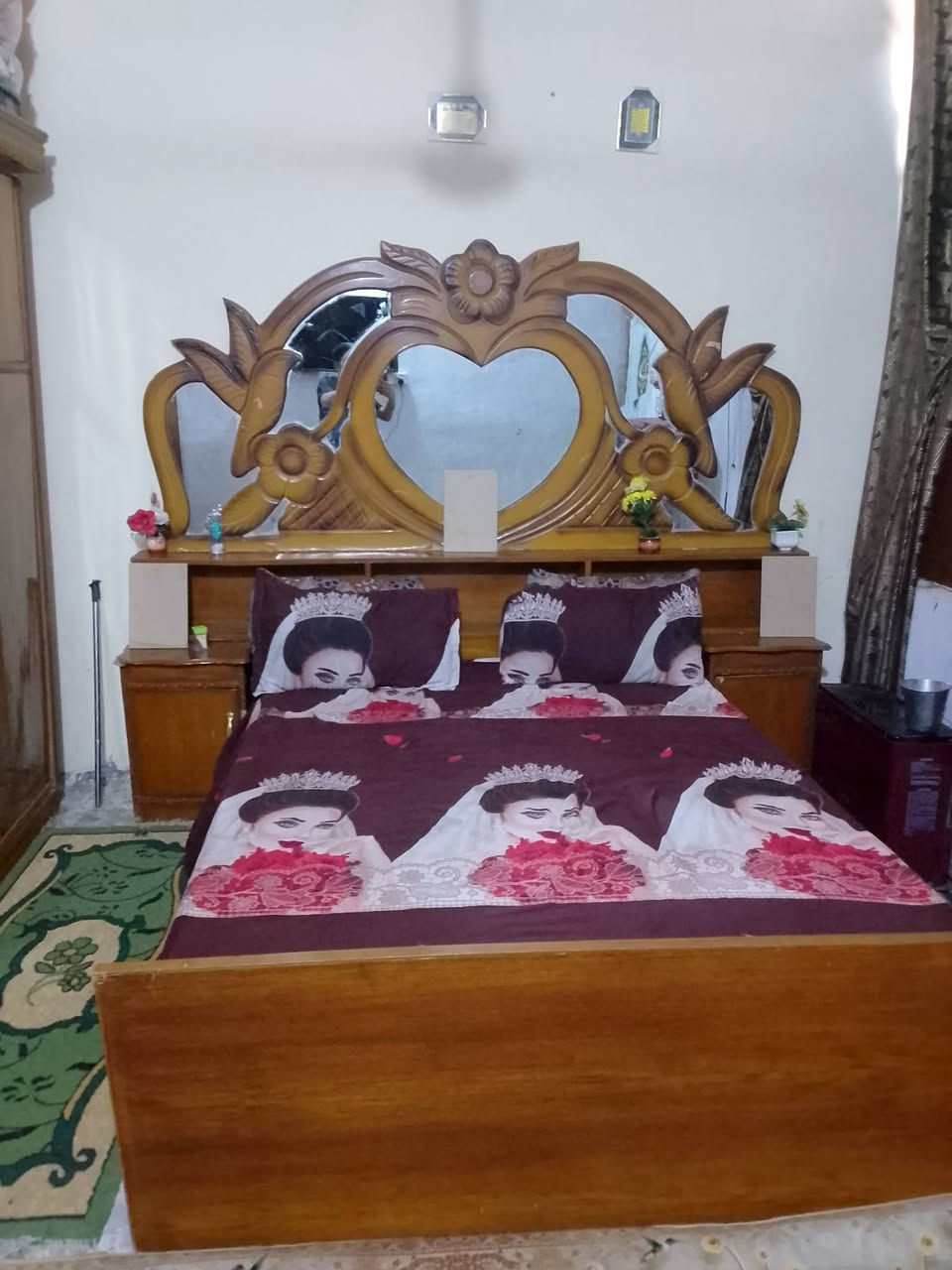 غرفه اخشاب للبيع منطقه الرشاد 450 بها مجال***********
