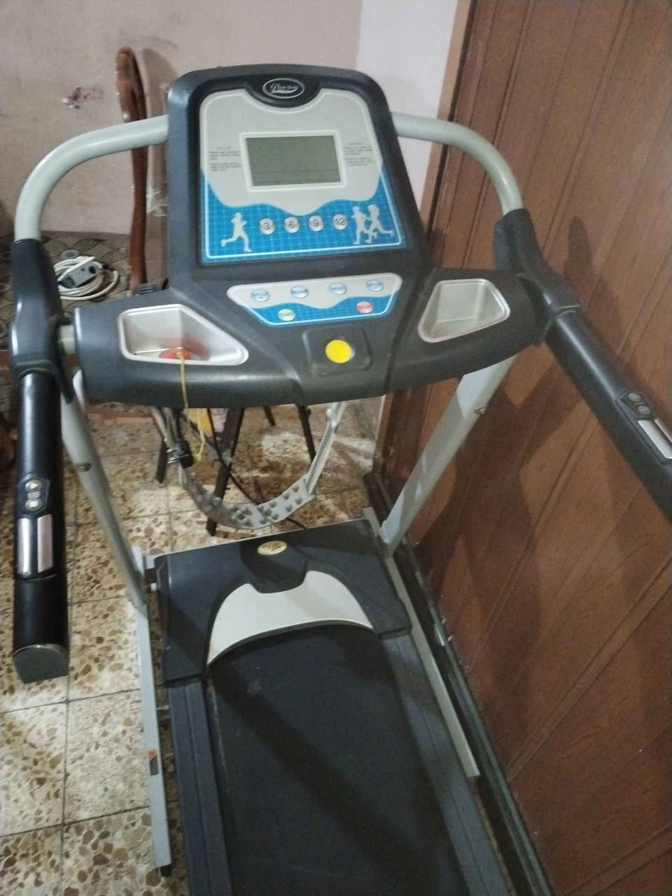 سرعة من 0.5 إلى 12 كم/ساعة.
محرك 1300 واط.
شاشة رقمية تعرض الوقت، السرعة، المسافة، والسعرات.
يحتوي على 12 برنامج رياضي.
مزود بجهاز مساج.
قابل للطي لتوفير المساحة.
بحالة جيدة ويعمل بشكل ممتاز.
بسعر 200 الف وبي مجال 

ماطور ملفوف درجة اولى اقوى من البلادي نحاس كامل لف ابو سيف بالسنك مختص بلف اجهزة الجري بغداد, العراق


**إذا كنت صاحب هذا الإعلان وتريد حذفه لأي سبب، رجاءا أرسل رسالة إلى الدعم الفني**