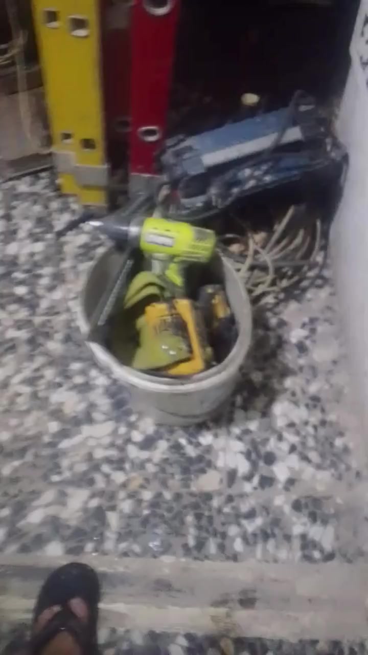 للبيع مستعجل علة بيعتهن ***********
