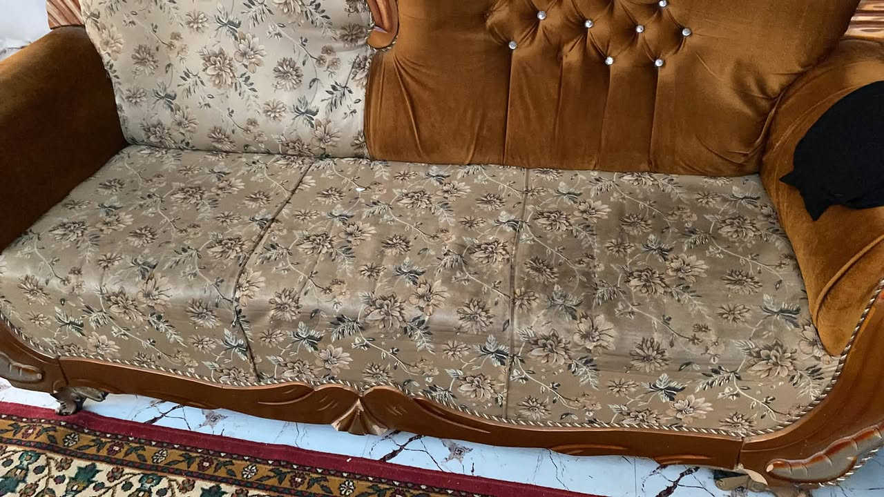 ﴿وَلَا تَبْخَسُوا النَّاسَ أَشْيَاءَهُمْ﴾
صدق الله العلي العظيم
إخواني وأخواتي الكرام..
سأعرض بعض الأغراض المنزلية المستعملة للبيع وأسعارها مناسبة لحالتها وقيمتها
أرجو من الجميع عدم بخس قيمة حاجات الناس فكما تحب أن يقدر ما تملكه، قدر ما يملكه غيرك
من وجد السعر مناسبا فأهلًا وسهلًا ومن لم يناسبه فله كامل الاحترام دون التقليل من قيمة الأغراض أو إحراج أصحابها
أسأل الله أن يبارك في أرزاق الجميع ويرزق كل طالب حاجة من واسع فضله


**إذا كنت صاحب هذا الإعلان وتريد حذفه لأي سبب، رجاءا أرسل رسالة إلى الدعم الفني**