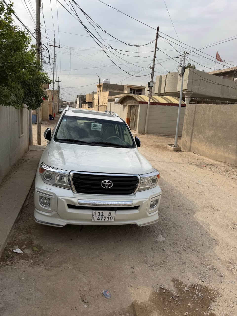 السلام عليكم 
لاندكروزر 2013
رقم بغداد 
فطيم 
سيارة فول 
فتحة بصمة ثلاجه 
تحكم ستيرن شاشه كبيره
حساس أمامي خلفي زراك لايت
8ارباك كشن كهرباء 3دكم كشن جلد 
ماشيه 180سياره مكفوله من الصبغ والفتح
للاستفسار 
*********** بغداد, العراق
