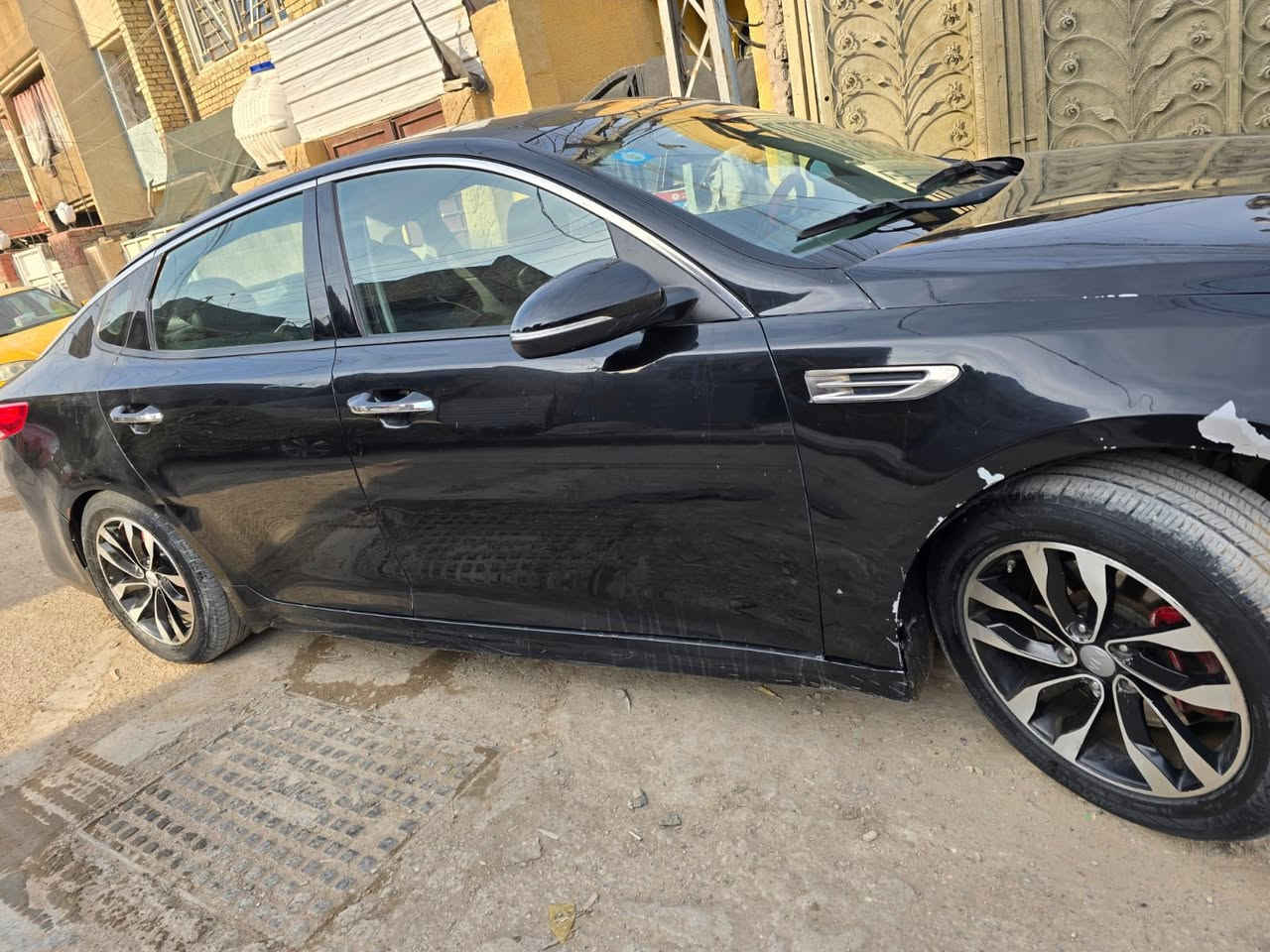 السلام عليكم اوبتما ٢٠١٨ فول موصفات EX  حادث بنيد وجاملغات  فقط توحيد لون   تحويل ثاني يوم 
كشنات جلد تدفئه تبريدكهربائي  جهتين 
بصمه 
بانوراما 
صندوق فتح عند الاقتراب 
سستم صوت harman karden
وبعد هواي موصفات 
مكاني بغداد ***********
السعر ١٢٢ وبيها مجال
