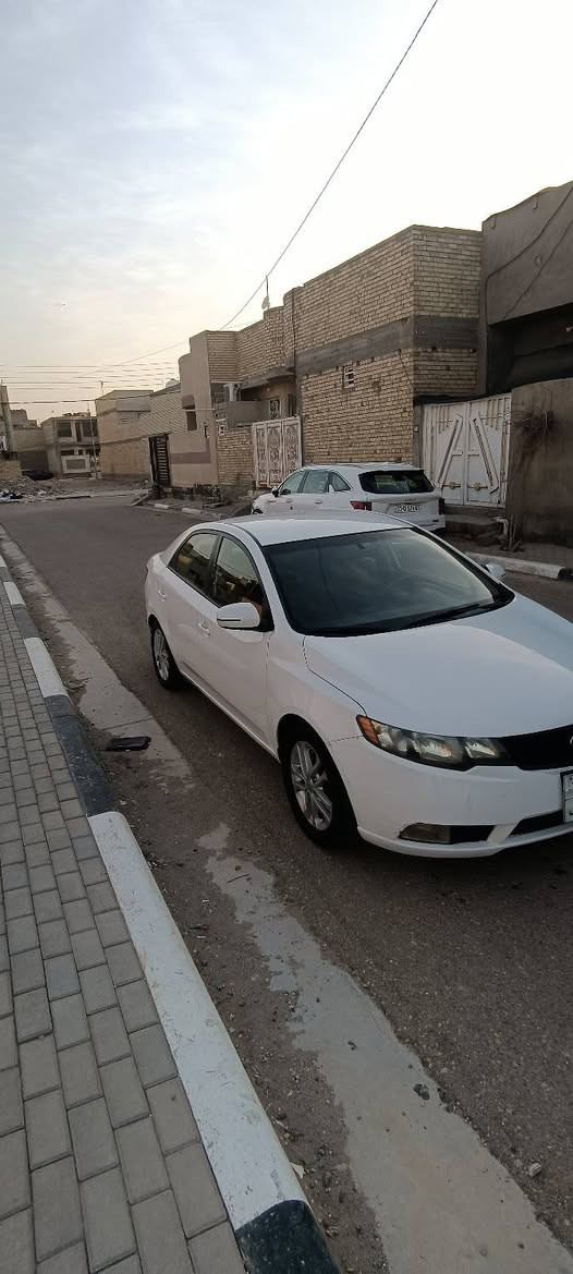 السلام عليكم كيا سيراتو للبيع 2011 
محرك 1600 دوش ما مفتوح 
تبريد حداديه تخم تاير كله جديد 
السعر ب 88 وبيها مجال شراي يتصل 
رقم السياره اربيل تريد تحويل تريد وكاله 
مكان السياره كربلاء شراي يتصل 
سياره بها قطعه تبديل جامغ امامي فقط 
***********

