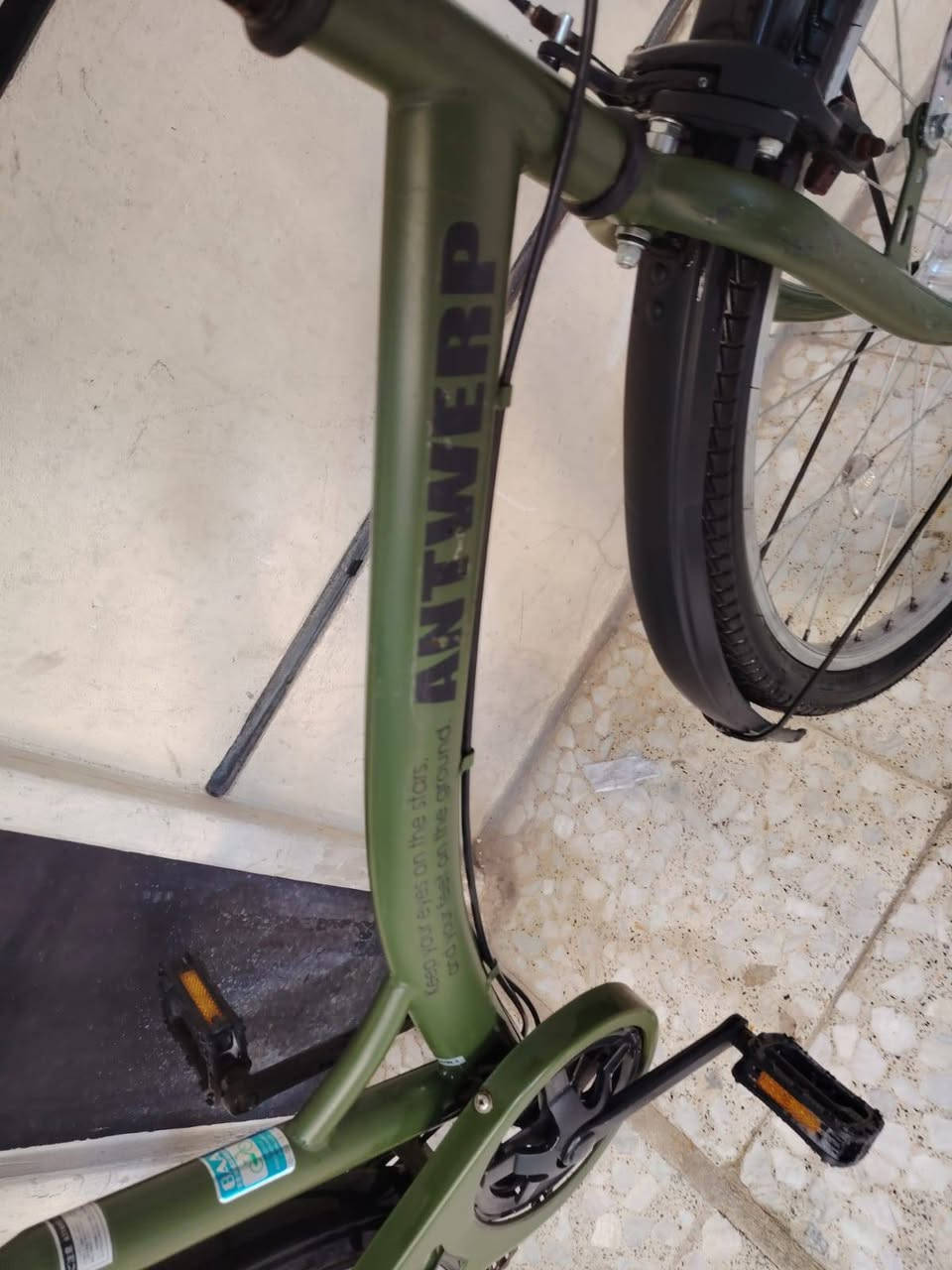 السلام عليكم ورحمة الله وبركاته
بيسكل بناتي حجم 26 تاير عريض أوزان 
باله ياباني النضافه فول  
قفل خلفي اصلي برجستون 
ماركه ( ANTWERP)
السعر ( 150 الف) 
 سيبايه عضم اصلي كير ٧ نمر
موديل حديث ٢٠٢٠ 
 كير وحساس شغال فول
لون ميمز زيتوني  طافي مختم 
تاير عريض أوزان يتحمل وزن 
كشن طبي اصلي أوزان 
فول موصفات قطعه نضيفه 
العنوان بغداد منطقة الحبيبيه 
هاتف *********** 
الاستفسار واتساب
