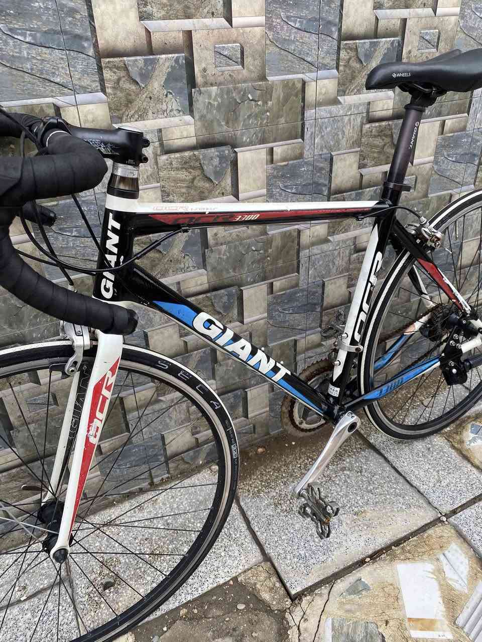 السلام عليكم🌹

للبيع فقط 

بايسكل رود 

ماركة جاينت

موديل حديث

لشه مضلعه

ارتفاع الفريم M ميديم 

صينيه تياكره براكيت

معدن فول المنيوم 

خفيف جدا وسريع ✈

جاهز اي عطل مابي👍🏻

كله مختم بلادي

حجم C700 /28

كمبليونه امامي و خلفي 

سستم شيمانو كلارس

بدالات لعابه

السعر 275

العنوان :🏭
بغداد الطالبية قرب كلية الادارة والاقتصاد 
 
نعتذر عن المراوس🚲

الرقم للتواصل /***********
