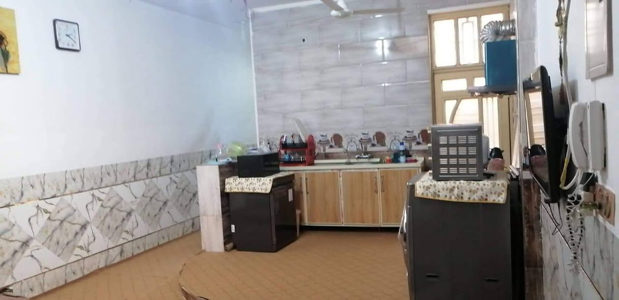 مشتمل للبيع رقم معامله واصله للتقييم  مساحه 100 متر الواجه 5 والنزال 20 متر نعاوند الاوالى خلف اسواق الكفيل مباشرتا 
***********
***********
